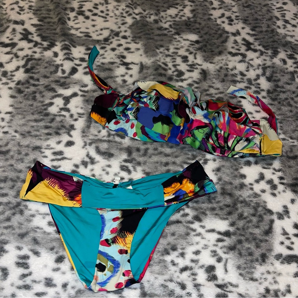 A. Che Bikini set